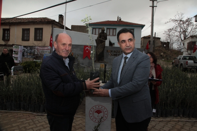 Çanakkale'de Yangından Etkilenen Çiftçilere Zeytin Fidanı Desteği