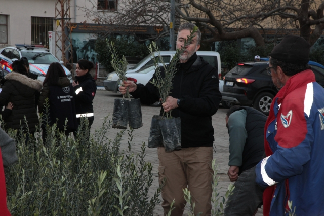 Çanakkale'de Yangından Etkilenen Çiftçilere Zeytin Fidanı Desteği