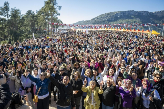 Mersin’de Mis Kokan Nergis Şenliği: Coşku ve Eğlence Bir Arada