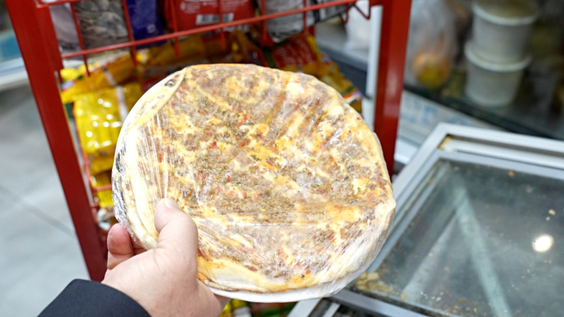 Yalova Belediyesi uygunsuz ürün satan marketi denetledi