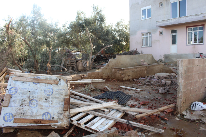 Antalya Büyükşehir Belediyesi Manavgat’ta hortum hasarını inceledi