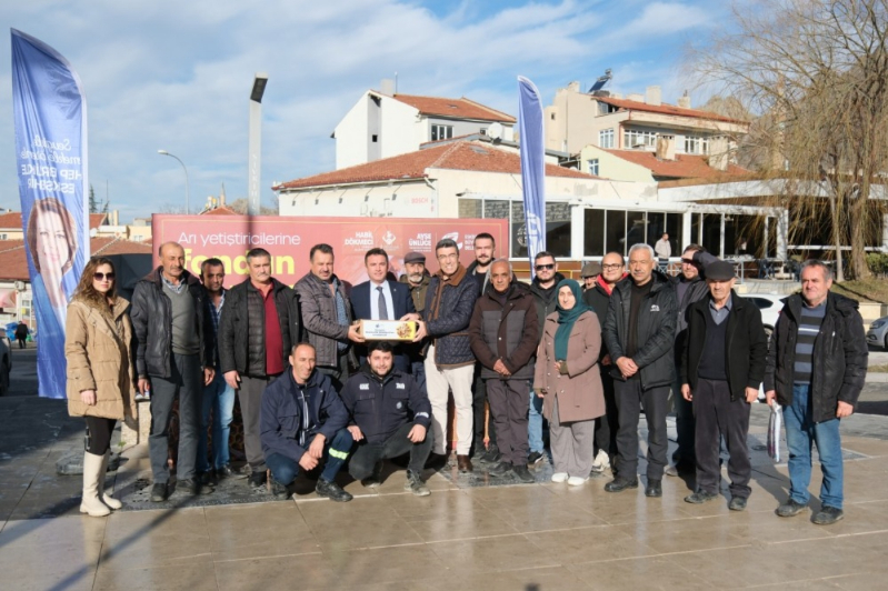 Eskişehir Büyükşehir, arıcılara 6,6 ton fondan yem desteği sağladı