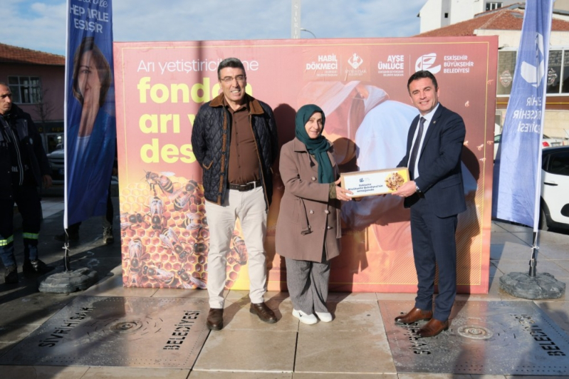 Eskişehir Büyükşehir, arıcılara 6,6 ton fondan yem desteği sağladı