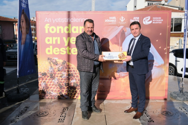 Eskişehir Büyükşehir, arıcılara 6,6 ton fondan yem desteği sağladı