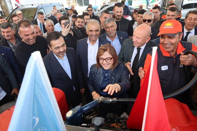 Gaziantep Büyükşehir Nizip’te çiftçilere 3,4 milyon litre mazot verdi