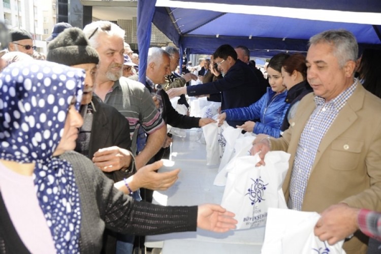 Aydın’da fide kuyruğu! Yerel tohumlar vatandaşa dağıtıldı