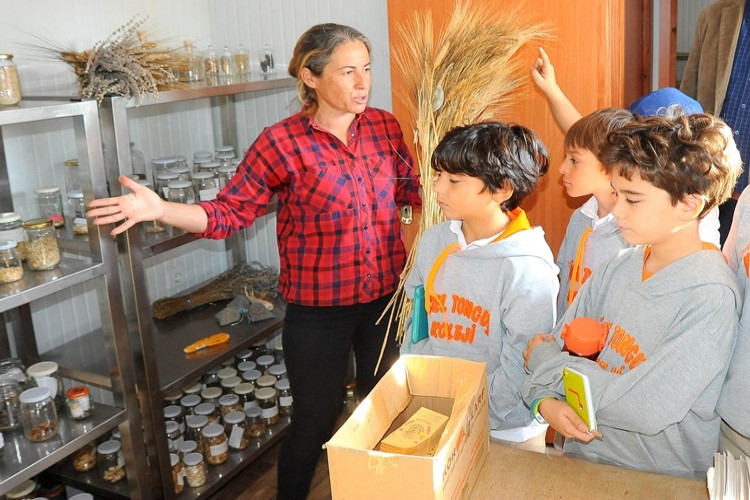 Öğrenciler Toprak ve Tohumla Buluştu