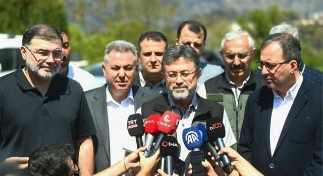 Bakan Yumaklı: İzmir ve Bolu'daki Orman Yangınları Kontrol Altına Alındı