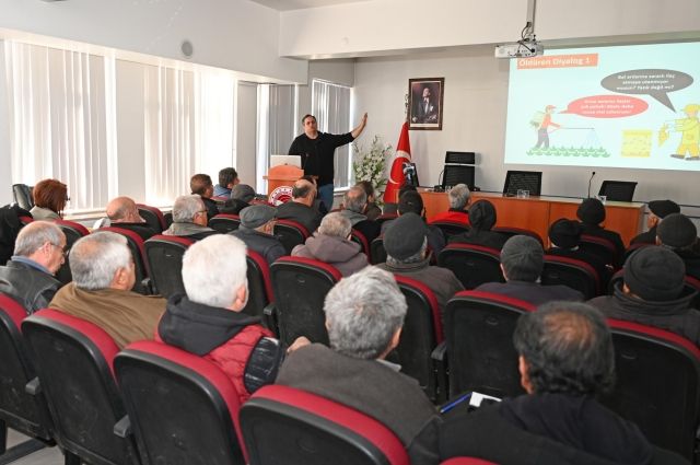 Denizli'de Arı Yetiştiricilerine Varroa Eğitimi Verildi