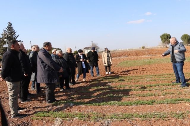 Şanlıurfa Büyükşehir Belediyesi'nden Çiftçilere Toprak İşleme Eğitimi