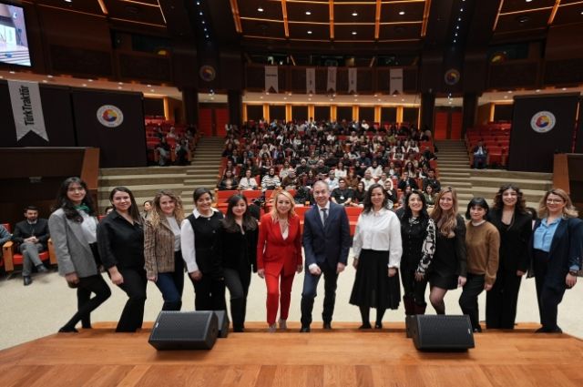 TürkTraktör ve Teknolojide Kadın Derneği, Genç Kadınları Teknoloji Dünyasıyla Buluşturdu