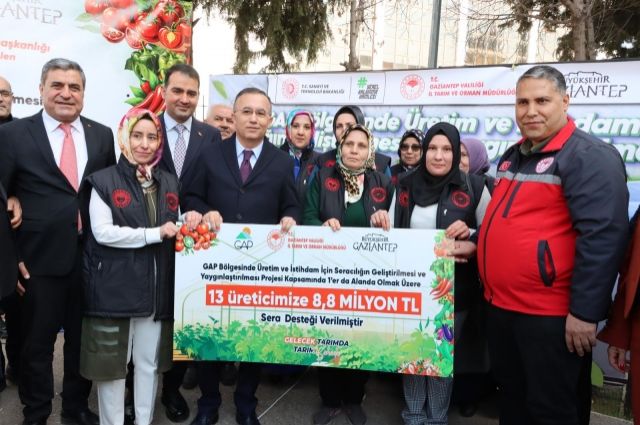 Gaziantep'te Çiftçiye Büyük Destek: Sera ve Bağcılık Ekipmanları Dağıtıldı