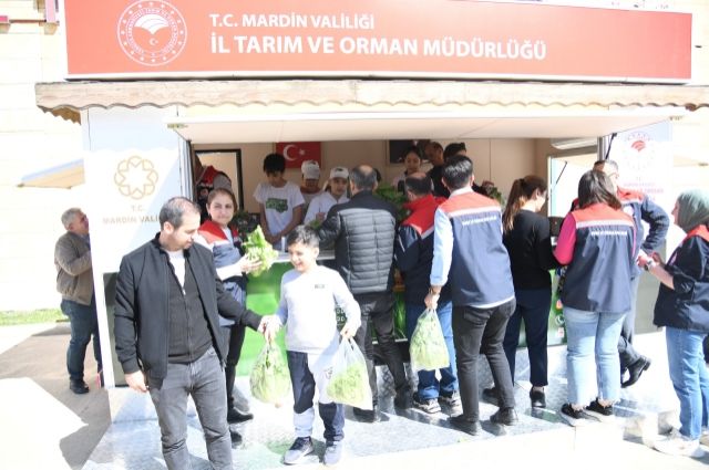 Mardin'de Çocuklar Toprakla Buluştu: "Okuldaki Çiftlik" Projesi Hasat Verdi