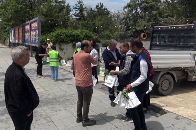 Malatya'da Üretime Çifte Destek: Atıktan Enerjiyle Yetişen Fideler Ücretsiz Dağıtıldı!