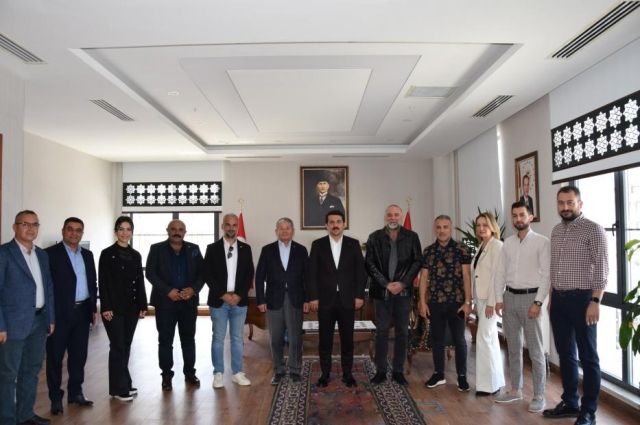 TÜSEDAD'dan Tarihi Buluşma: Hayvancılığın Sorunları Karapınar'da Masaya Yatırıldı!