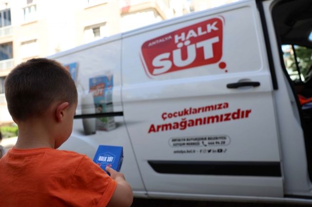 Antalya'da 5 Yılda 30 Bin Çocuğa Ücretsiz Süt Ulaştı