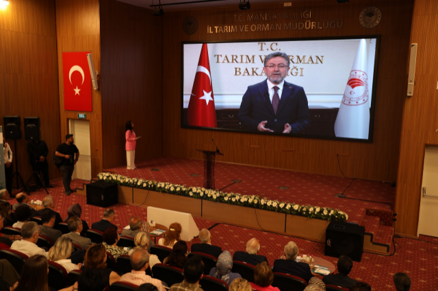 Manisa'dan Suya Hayati Çağrı: "Toprak Çatlamadan Gediz'e Bir Damla da Sen Ol!"