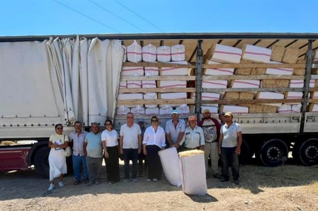 Urla Belediyesi'nden Yangınzede Üreticilere 19 Ton Saman Desteği