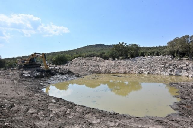 Kırsal Hizmetler Hız Kesmiyor: Hayvan Göletleri Temizleniyor