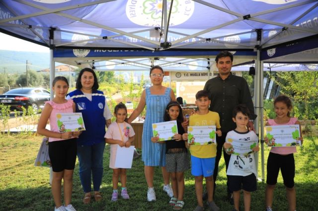 Muğla’da “Minik Eller İşbaşında” Projesi İlk Hasatla Tamamlandı