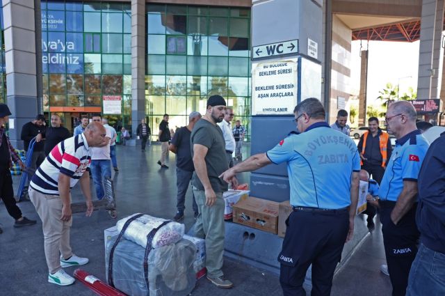Antalya Büyükşehir Belediyesi, otogarda kaçak balık ve canlı hayvan ele geçirdi