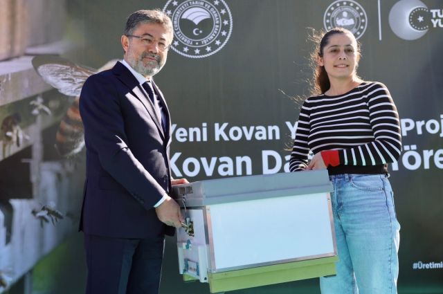 Bakan Yumaklı: “Tunceli’de yeni kovanlarla yeni bir sayfa açıyoruz”