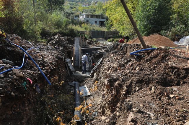 Hatay Büyükşehir Belediyesi 15 ilçede sulama borusu döşedi