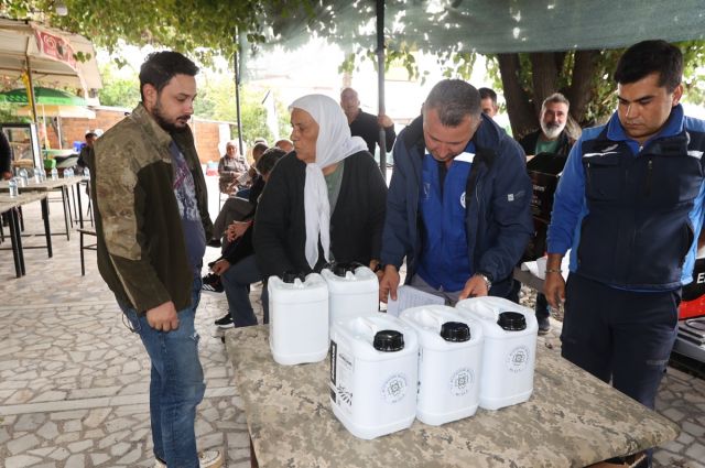 Muğla Büyükşehir, Ortaca’da sel sonrası üreticiye gübre desteği verdi