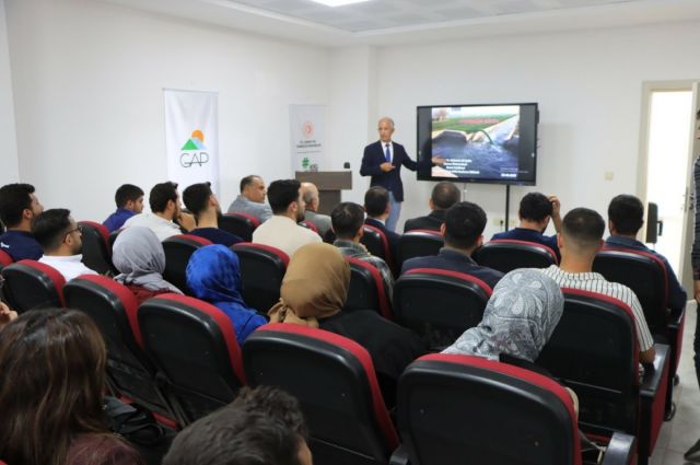 Şanlıurfa Büyükşehir Belediyesi ve GAP İdaresi hassas tarım eğitimi düzenledi