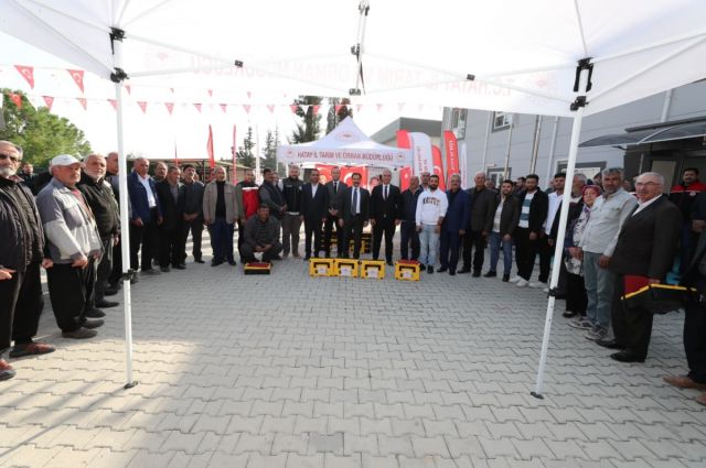 Hatay Valiliği 70 üreticiye kırkma makinesi dağıttı