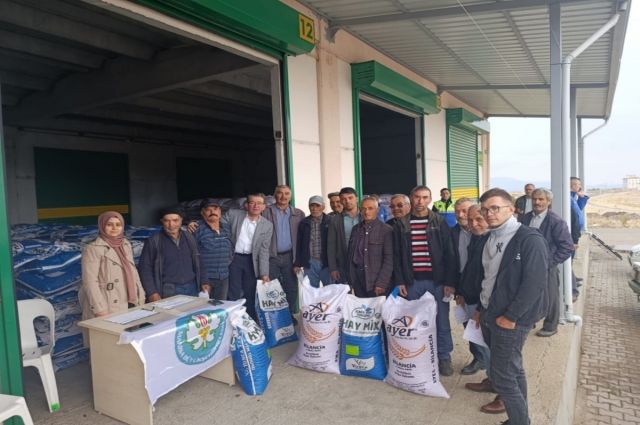 Manisa Büyükşehir’den 1906 üreticiye yüzde 75 hibeli tohum desteği