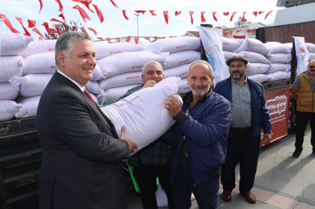 Yalova Belediyesi üreticilere 14 ton sertifikalı buğday tohumu dağıttı