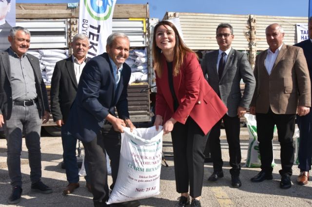 Yetiştiriciye %50 Kuzu-Oğlak Yem Desteği Başladı