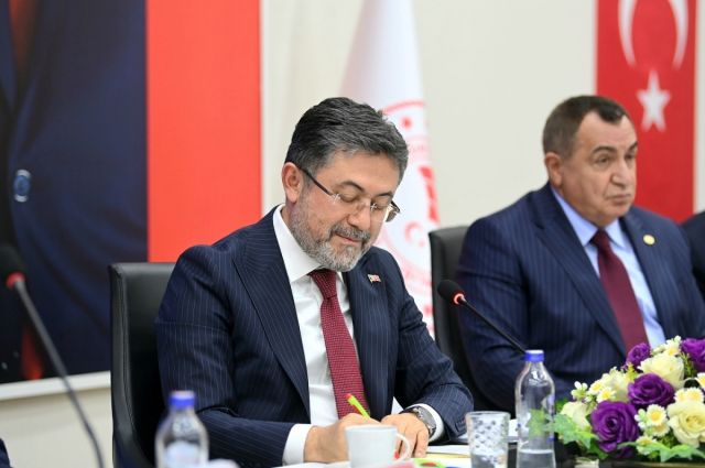 Bakan Yumaklı: Türkiye suyu bolluğa değil kısıta göre planlıyor