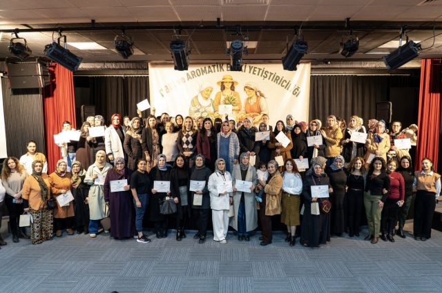 Diyarbakır Büyükşehir 150 kadına bitki yetiştiriciliği eğitimi verdi