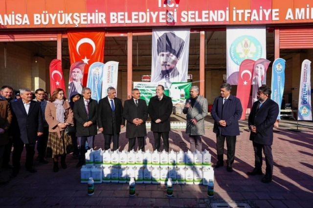 Manisa Büyükşehir zirai don sonrası üreticiye gübre desteği verdi