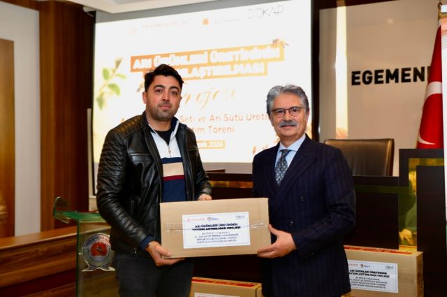 Samsun Büyükşehir Belediyesi’nden arıcılara üretim seti desteği