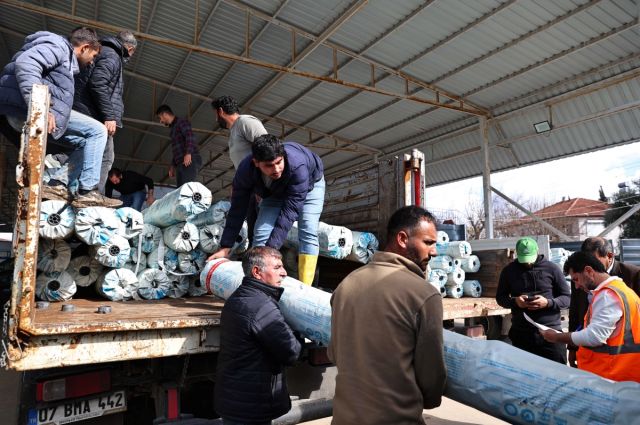 Antalya Büyükşehir’den Hortumdan Etkilenen Üreticiye Destek