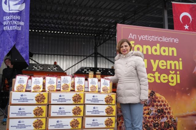 Eskişehir Büyükşehir, arıcılara 6,6 ton fondan yem desteği sağladı
