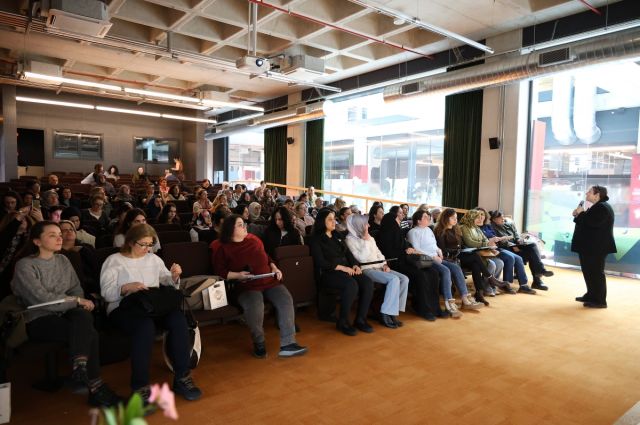 Balparmak: Kadın Arıcılar Arı Ürünlerinde Türkiye’yi Güçlendiriyor