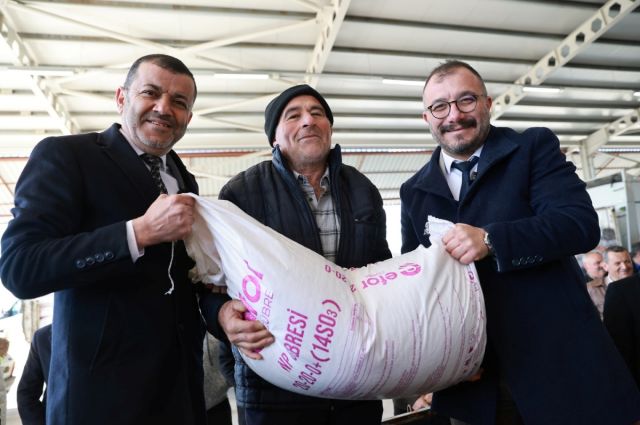 Üreticilere kompoze gübre desteği elden teslim edildi