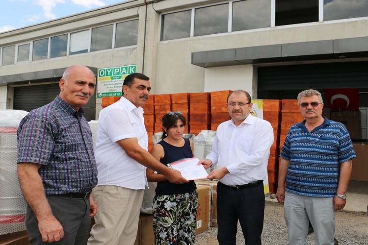 Erzincan'lı Genç Çiftçilere Arı ve Arıcılık Malzemesi Dağıtıldı