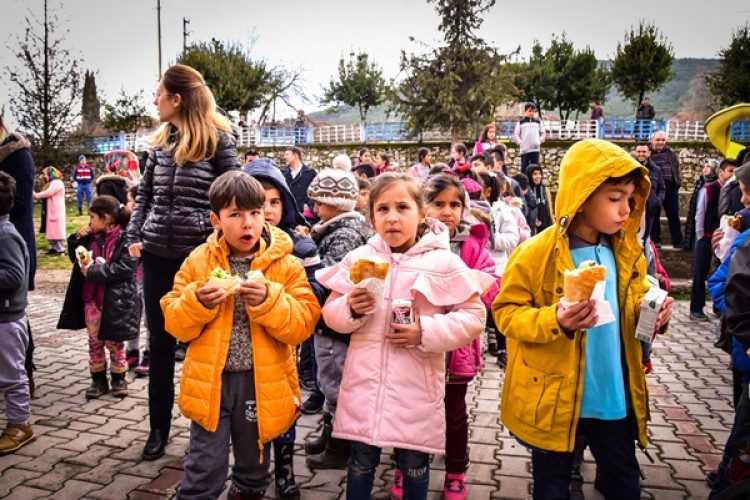 Döşemealtı Dağbeli’nde Festival Tadında Balık Yeme Etkinliği Düzenlendi