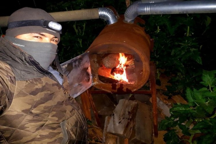 Antalya’da çiftçi serada sabahladı