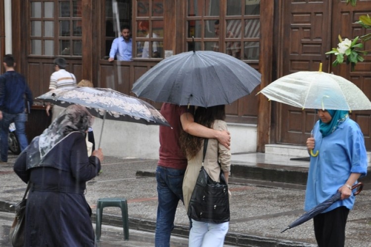 Meteoroloji'den Birçok İlde Sağanak Yağış Uyarısı