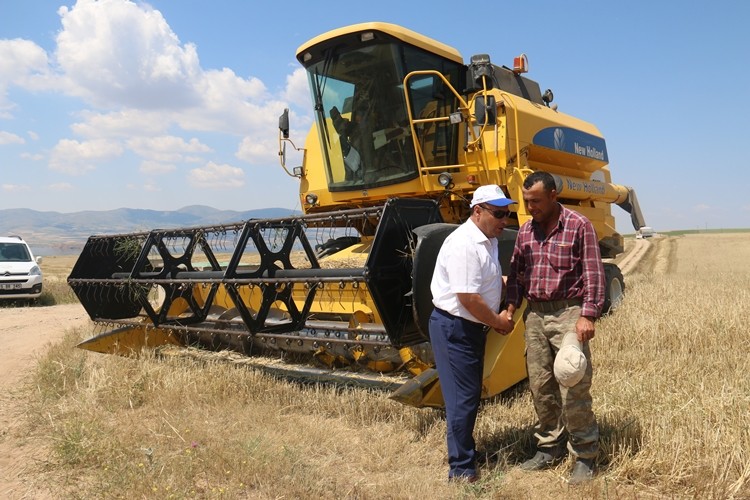 İç Anadolu'da Sezonun İlk Hasadı Yapıldı