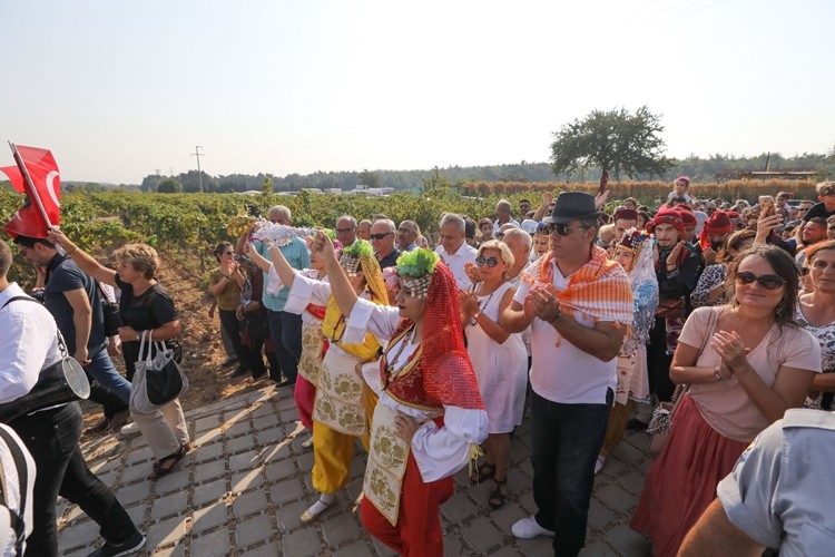 Buca, 2. Bağ Bozumu Şenliği’yle Renklendi