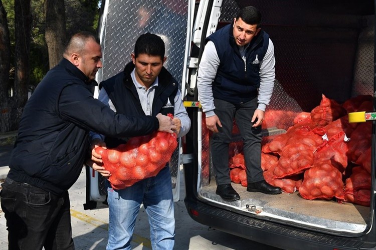 Büyükşehirden Dar Gelirli 35 Bin Aileye Patates Soğan Yardımı