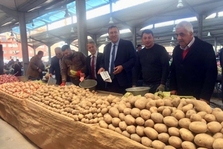 Gürer: Vatandaş patatesin rengine değil kendine muhtaç!