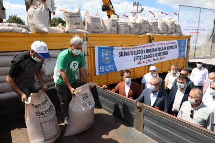 Silivri Belediyesi'nden çiftçilere tohum desteği